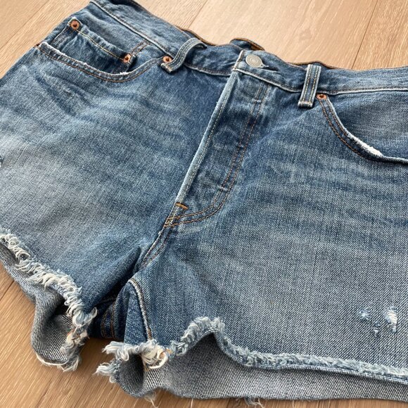 Levi’s Shorts Women 30 Waist 501 Original Fit High Rise Denim Blue Button Fly - Picture 3 of 14